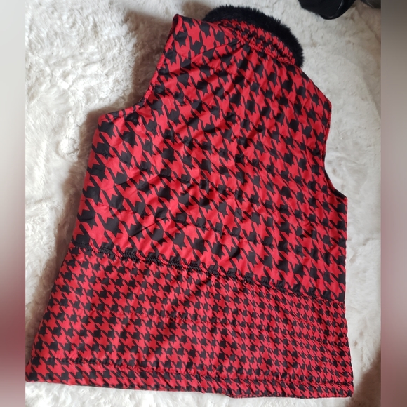 Casual Identity Puffer Vest - Red & Black Quilted Vest - Picture 7 of 9